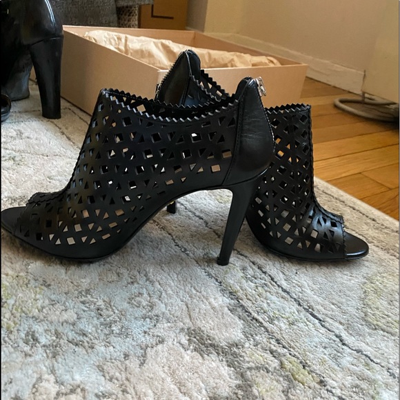 Prada Black Laser Cut Leather Peep Toe Booties Pumps Back Zip Size 39.5 - BNIB! - Picture 12 of 16